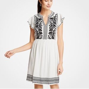 Ann Taylor Dress Embroidered Ruffle Sleeve Shift Womens Sz Small